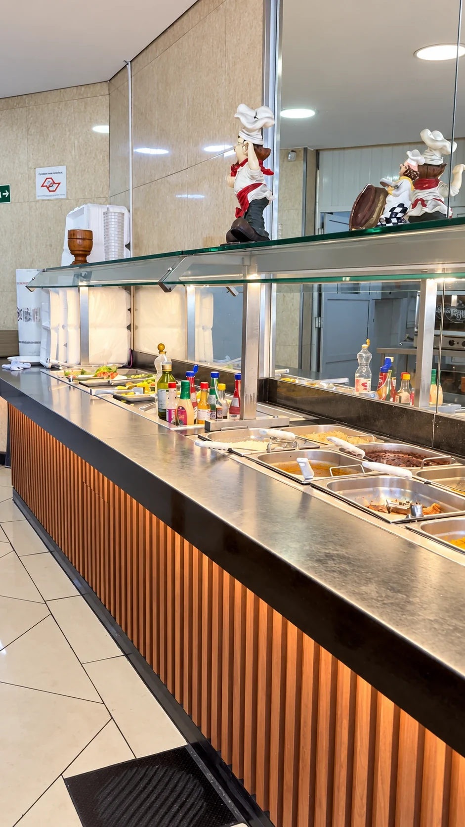 Área do buffet da unidade Jardim Bonfiglioli, sem pessoas ou reflexos de pessoas.